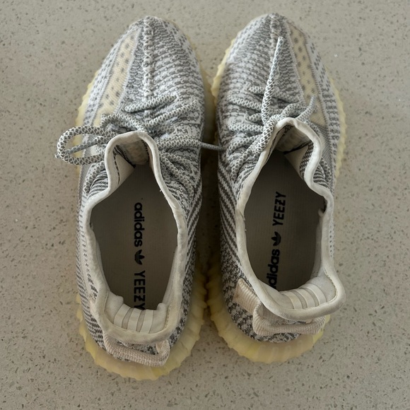 Glow in the dark Yeezy boost - men’s 6 1/2 - Picture 5 of 6